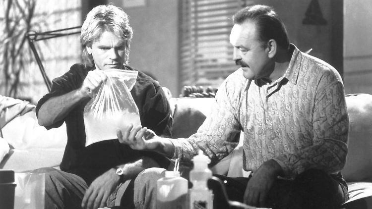 Dick Butkus (r.) mit Richard Dean Anderson in der Kult-Serie "MacGyver".