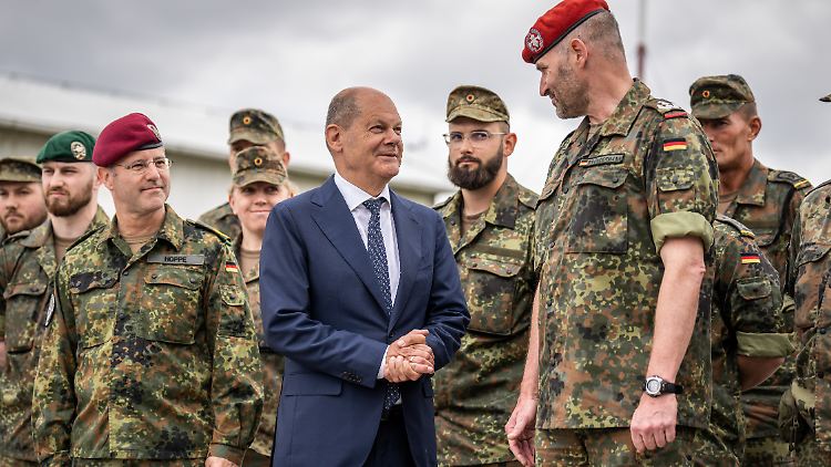 Kanzler Scholz besuchte die im Kosovo stationierten Bundeswehrsoldaten im Juni 2022.