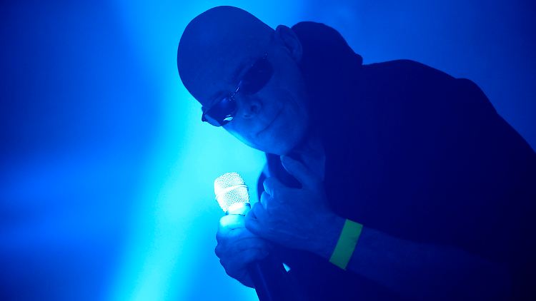 Schatten seiner selbst: The-Sisters-of-Mercy-Sänger Andrew Eldritch (bei einem Auftritt am 2. Oktober in Hannover).
