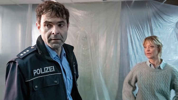 Streifenpolizist Engels (Andreas Döhler) will Berlinger bei ihren Ermittlungen helfen. Kann die Kommissarin ihm vertrauen?