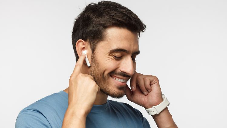 Beim Active Noise Cancelling nimmt ein Mikrofon Umgebungsgeräusche auf und sendet Schallwellen entgegen, sodass sich die Töne neutralisieren.