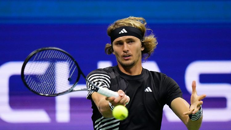 Beim Tennisturnier in Shanghai ist Alexander Zverev nach seinem Auftaktmatch ausgeschieden.