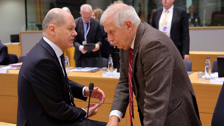 Scholz und der EU-Außenbeauftragte Borrell.