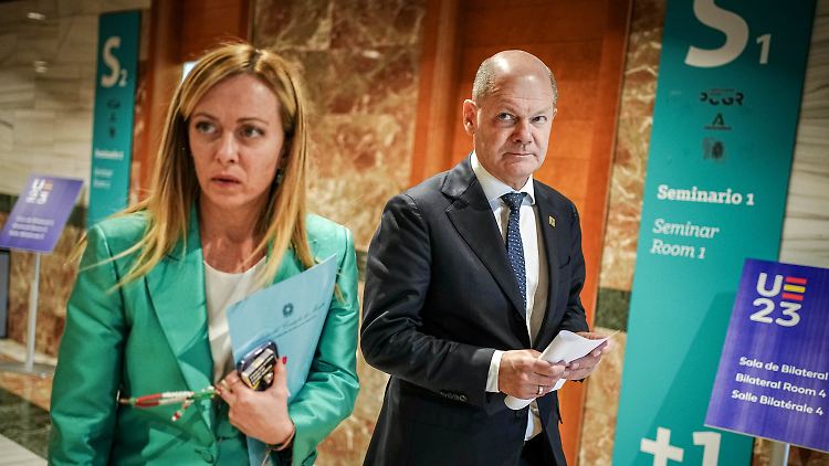 Vier-Augen-Gespräch in Granada: Italiens Ministerpräsidentin Meloni schrieb einen ärgerlichen Brief an Scholz. 