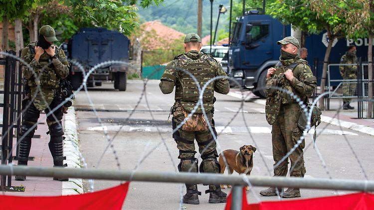 Seit 1999 sind NATO-Kräfte der KFOR-Einheit im Kosovo, um die Sicherheit zu gewährleisten.