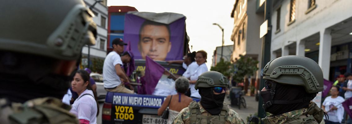 2023-10-07T031437Z_1124838270_RC25N3APXOUA_RTRMADP_3_ECUADOR-ELECTION.JPG