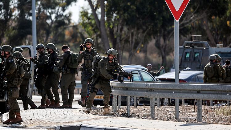 Israel berief angesichts der Angriffe Reservisten ein.