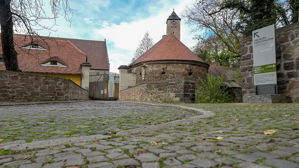 Zugang-zur-Burg-Giebichenstein-Kunsthochschule-Halle
