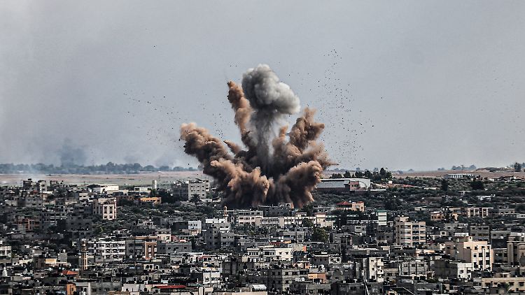 Die israelische Luftwaffe attackierte Ziele in Gaza Stadt.