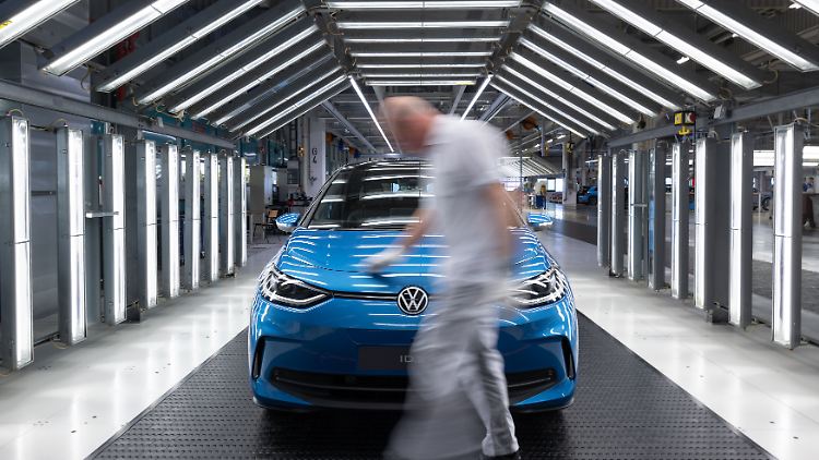 VW folgt dem Trend, die Versorgung mit Batteriematerialien in die eigene Hand zu nehmen und näher an die E-Auto-Produktion heranzuholen.