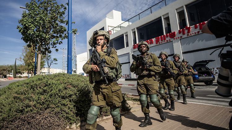 Israelische Soldaten im Einsatz in Sderot. 