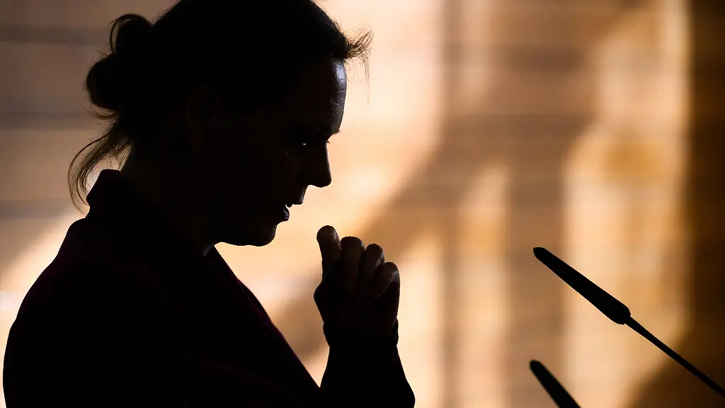 Katharina-Kracht-Vertreterin-der-Betroffenen-und-Mitglied-im-Beirat-des-Forschungsverbundes-spricht-bei-einer-Pressekonferenz-zum-Ergebnis-einer-Studie-zum-Missbrauch-in-der-evangelischen-Kirche