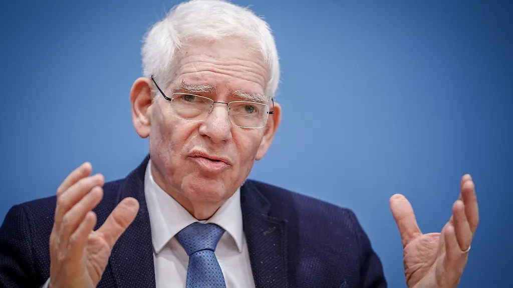 Der-Praesident-des-Zentralrats-der-Juden-Josef-Schuster-berichtet-dass-seit-dem-7-Oktober-weniger-juedische-Menschen-in-Deutschland-Gottesdienste-besuchen-wuerden