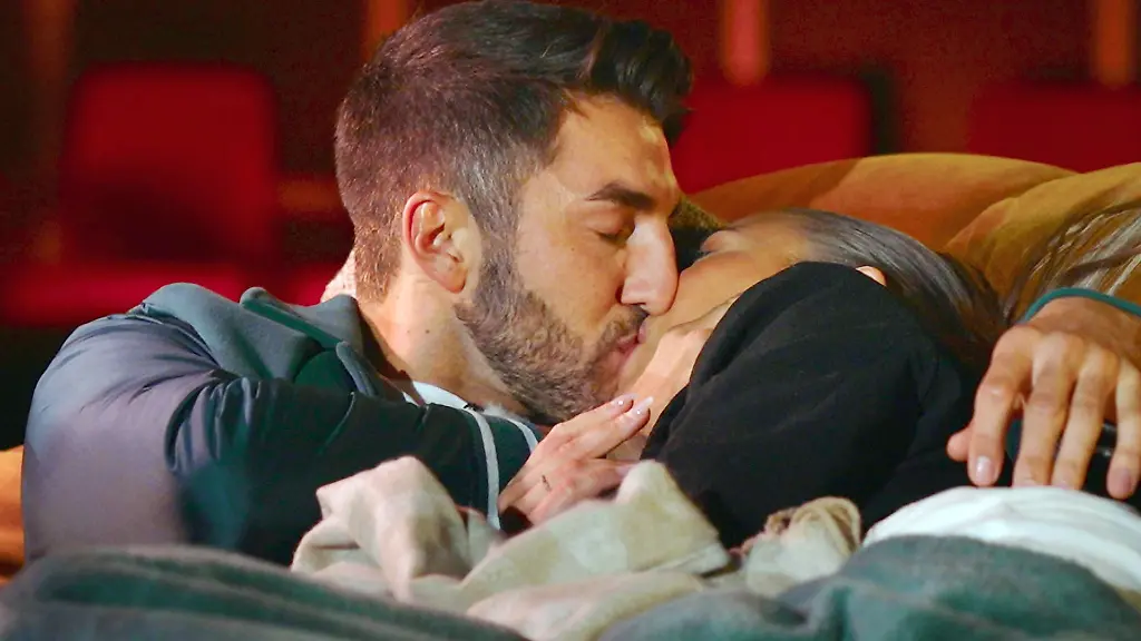 Dennis-und-Katja-besiegeln-ihr-Einzeldate-mit-dem-ersten-Staffelkuss-Quelle-RTL