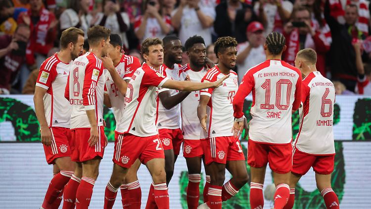 Thomas Müller und seine Kollegen bejubeln einen souveränen Sieg gegen den SC Freiburg.