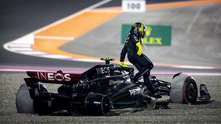 Lewis Hamilton kollidierte mit dem eigenen Teamkollegen.