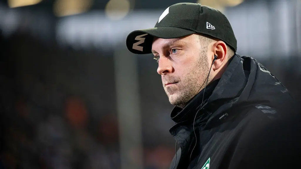Bremens-Trainer-Ole-Werner-betritt-das-Stadion