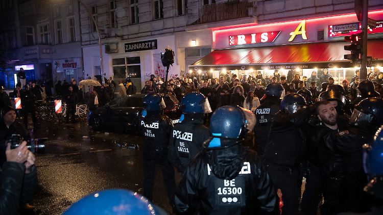 Die Polizei überprüfte Personalien und stellte Strafanzeige.