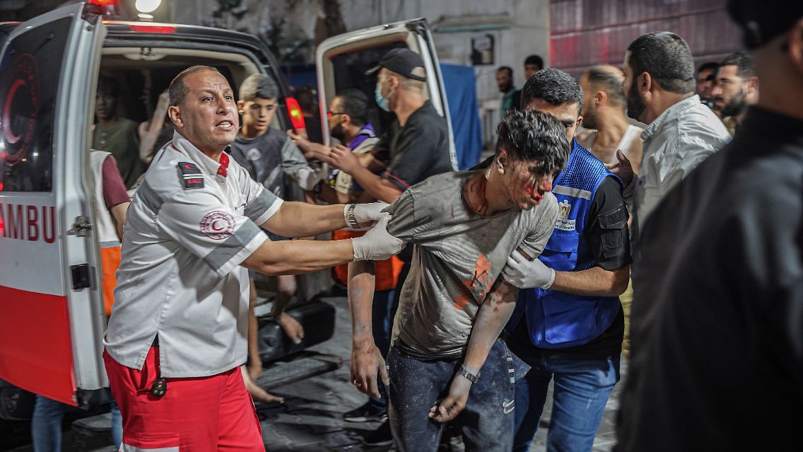Tausende Verletzte im Gazastreifen. Fast 500 Menschen sterben.