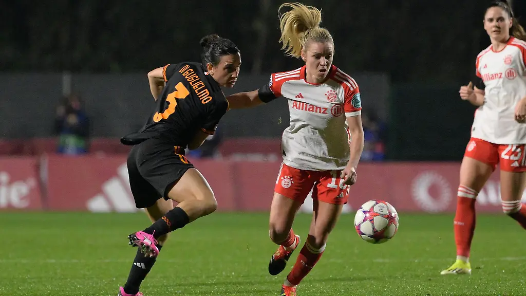 Lucia-Di-Guglielmo-l-von-AS-Rom-gegen-Linda-Dallmann-von-Bayern-Muenchen