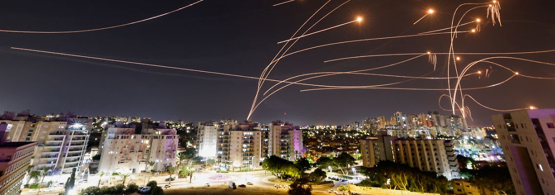 2023-10-09T034503Z_1344131555_RC2LO3AA1AZR_RTRMADP_3_ISRAEL-PALESTINIANS-VIOLENCE.JPG