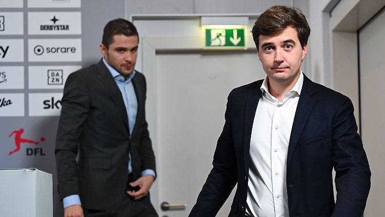 Steffen Merkel (r.) und Marc Lenz verlassen ihre erste gemeinsame Pressekonferenz als DFL-Geschäftsführer.