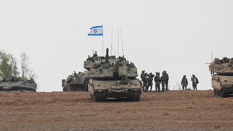 Es ist möglich, dass die israelischen Streitkräfte mit Bodentruppen eine Invasion im Gazastreifen starten werden.