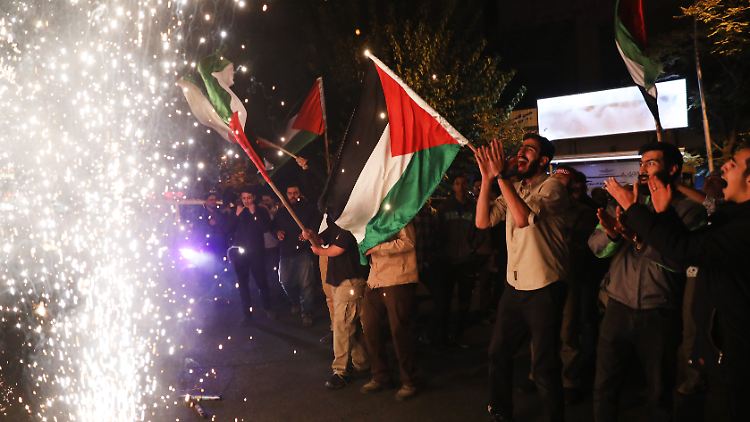 Am Samstag wird der Hamas-Angriff auf Israel in der iranischen Hauptstadt Teheran zelebriert. Medienberichten zufolge nahmen jedoch vor allem Regimeanhänger an diesem Protest teil. 