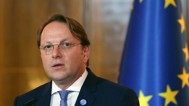 EU-Erweiterungskommissar Oliver Varhelyi hatte mitgeteilt, die Zahlungen würden sofort ausgesetzt.