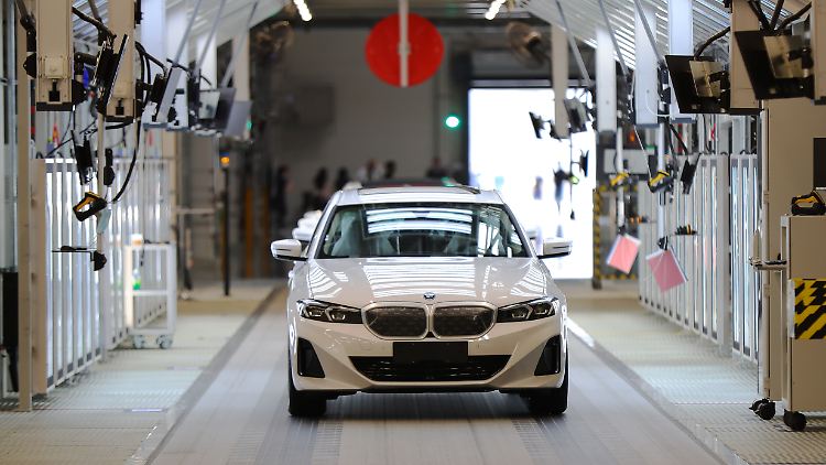 BMW brachte im Sommer fast sechs Prozent mehr PKW an die Kunden.