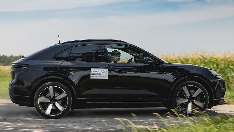 Im Vergleich zum Schwestermodell Audi Q6 e-tron wird beim Porsche Macan electric die E-Maschine weiter hinten sitzen.