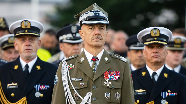 "Wie jeder Soldat hat Rajmund Andrzejczak das Recht zurückzutreten, ohne seine Entscheidung zu begründen."