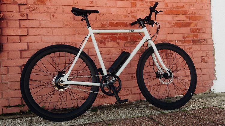 Die kleine E-Maschine, die sich im Hinterrad des Sushi Bikes Maki 3.0 versteckt, schiebt ordentlich an.