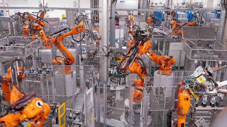 Auf Roboter setzen bisher vor allem große Industriebetriebe.