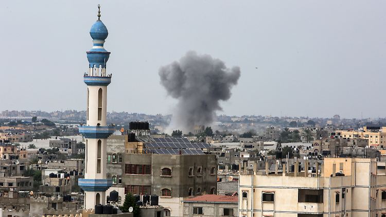 Seit dem Großangriff der Hamas fliegt Israel Luftangriffe im Gazastreifen - wie hier in Khan Yunis.