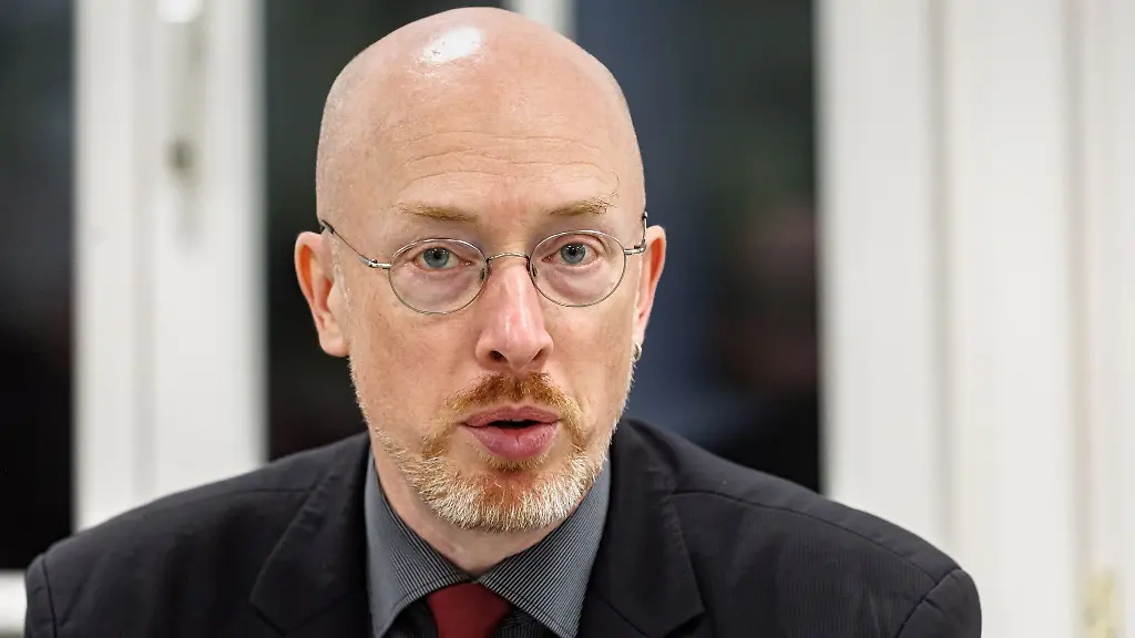 Christian-Pegel-SPD-Innenminister-Mecklenburg-Vorpommerns-spricht-bei-einem-Termin