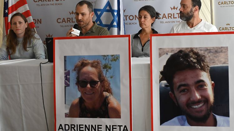 Angehörige von Hamas-Opfern, die als Geiseln in Gaza vermutet werden, versuchen, das Leben ihrer Lieben zu retten.