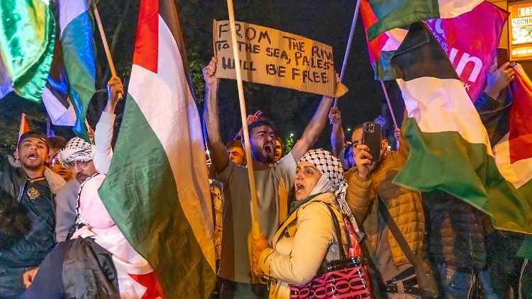 Israelfeindliche Parolen bei einer pro-palästinensischen Demonstration in Duisburg.