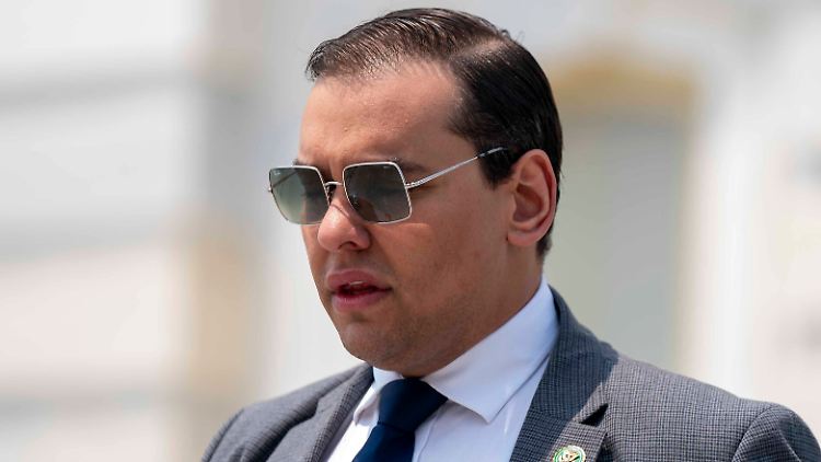George Santos bleibt allen Vorwürfen zum Trotz Mitglied des Repräsentantenhauses. 