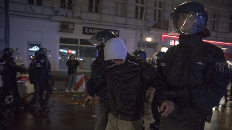 Bereits am Samstagabend war die Polizei gegen pro-palästinensische Feiern vorgegangen.