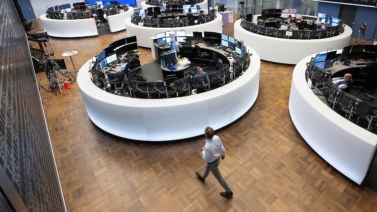Die beiden DAX-Werte Fresenius und FMC brechen ein.