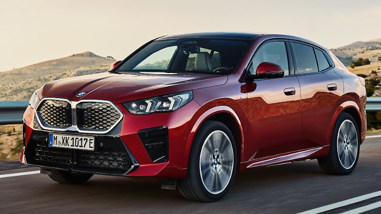 Die Neuauflage des X2 wird BMW auch mit E-Antrieb als iX2 anbieten.