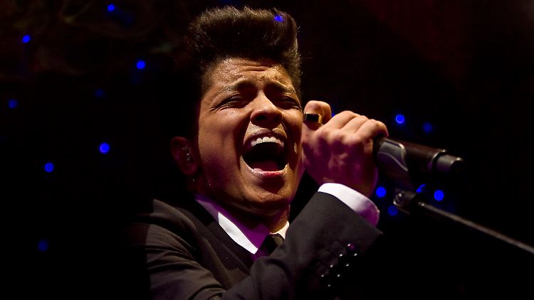 Mit seinem Hit "Just The Way You Are” platzierte er bereits einen Megahit! Im März 2011 kommt Bruno Mars nach Deutschland für insgesamt 5 Konzerte.
