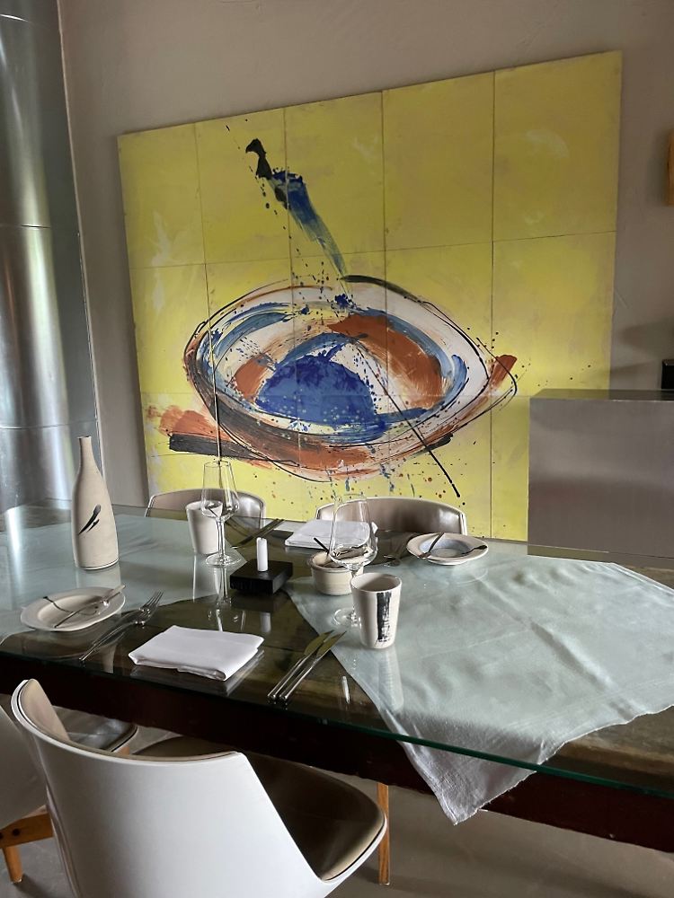 Essen mit Blick auf Keramikkunst im Restaurant "Wilde Triebe" ist doppelter Genuss. Volker Johannes-Trieb sagt, dass er nur schwer abschalten kann. "Sehr zu meinem Leidwesen rattert es ständig in meinem Kopf."
