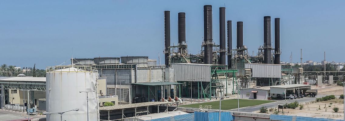 Das einzige Kraftwerk im Gazastreifen ist nach Angaben der palästinensischen Elektrizitätsgesellschaft wegen Treibstoffmangels abgeschaltet worden.
