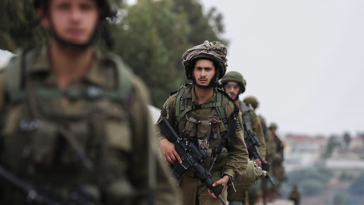300.000 Reservisten der israelischen Armee werden für die Offensive eingezogen.
