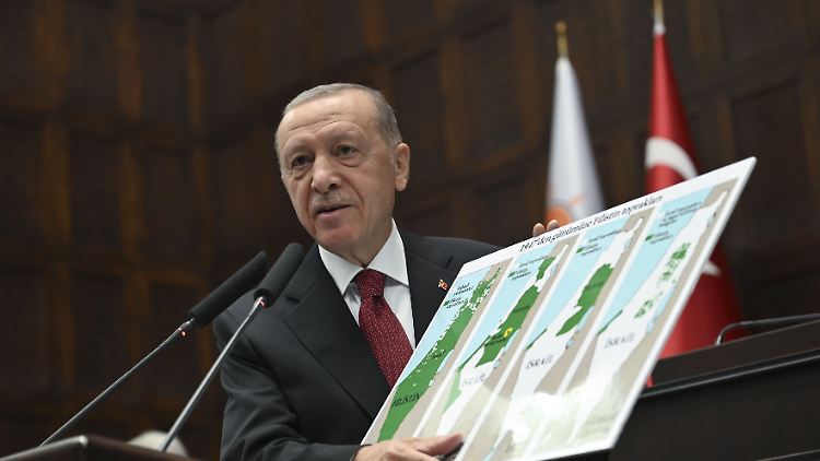 Erdogan kritisierte Israels Luftangriffe in Reaktion auf den Hamas-Terror als "Massaker". 