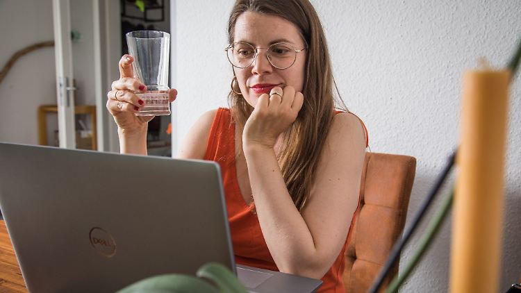 Unzufrieden am Arbeitsplatz? Nicht immer muss es dann ein neuer Job sein. Oft machen auch kleinere Veränderungen einen Unterschied - etwa mehr von zu Hause aus arbeiten.
