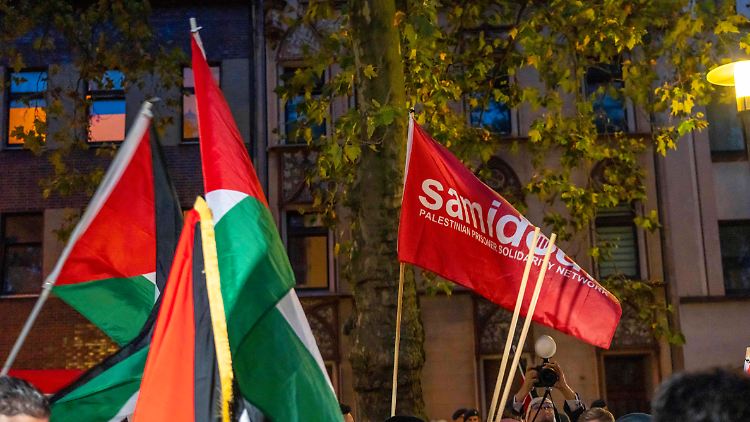 Der Verein Samidoun gehört nach Einschätzung von Verfassungsschützern zur radikalen Palästinenserorganisation PFLP und ist israelfeindlich.