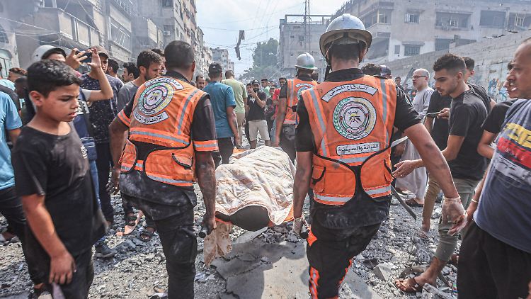 Mehr als 1000 Palästinenser fielen israelischen Luftangriffen auf den Gazastreifen bereits zum Opfer. Die Bevölkerung hat aber keine Fluchtmöglichkeit.